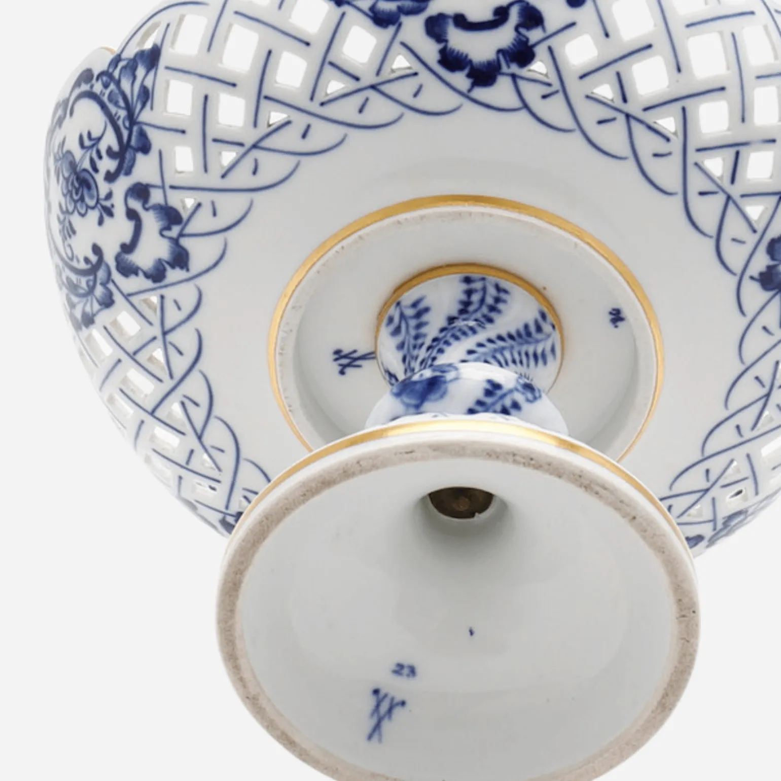 antique_meissen_footed_bo_3.webp Antique Meissen Footed Bowl