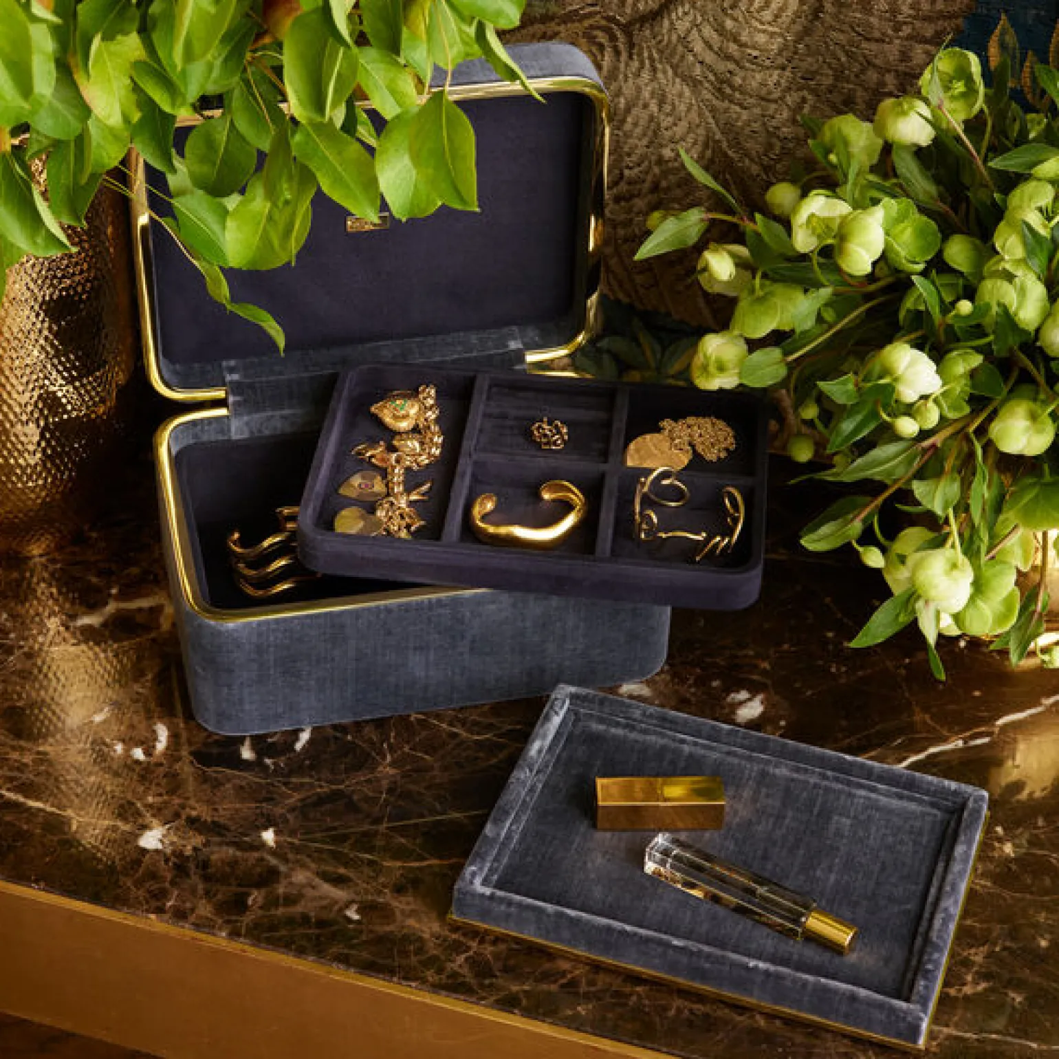 beauvais_velvet_jewellery_1.webp Beauvais Velvet Jewellery Box Dusk Blue
