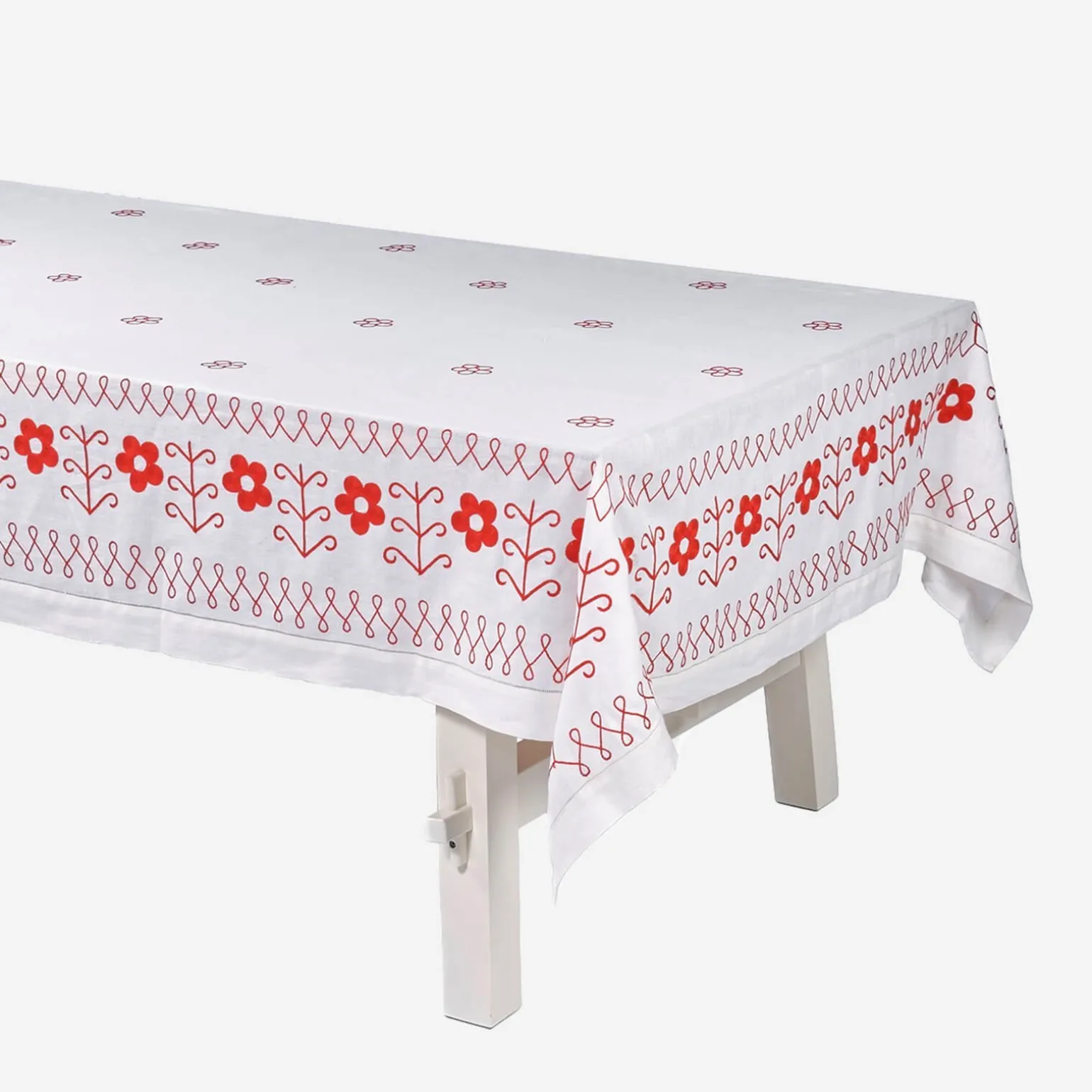 daisy_tablecloth_red_0.webp Daisy Tablecloth Red