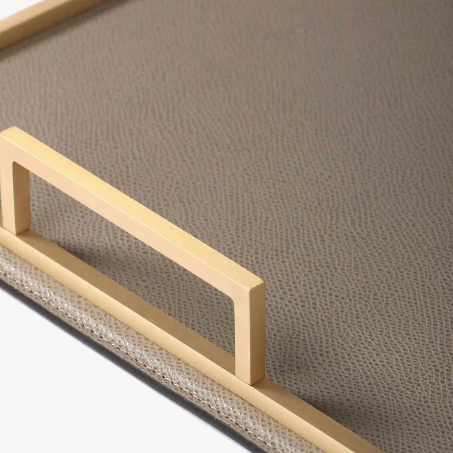 defile_medium_rectangular_2.webp Defile Medium Rectangular Leather Tray Mud & Brass