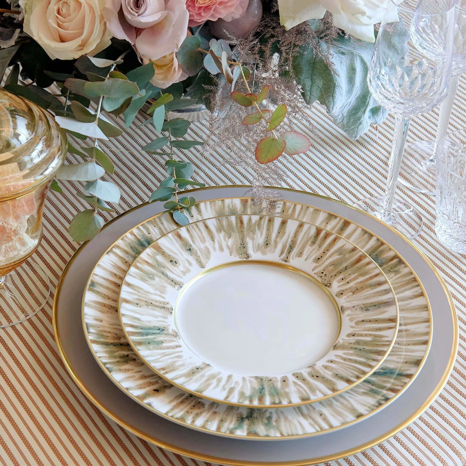 ecaille_creme_dessert_pla_1.webp Ecaille Creme Dessert Plate