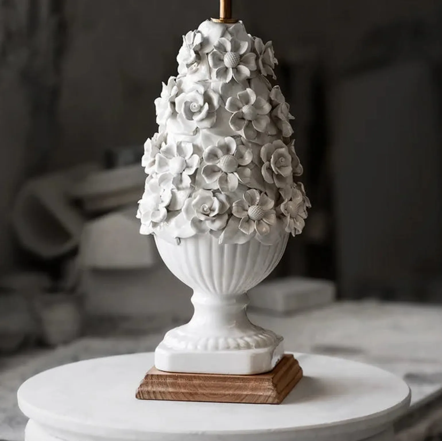 flora_white_lamp_3.webp Flora White Lamp