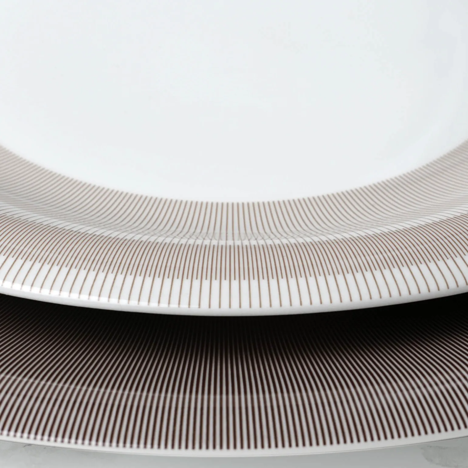 fluen_fine_lines_dinner_p_3.webp Fluen Fine Lines Dinner Plate