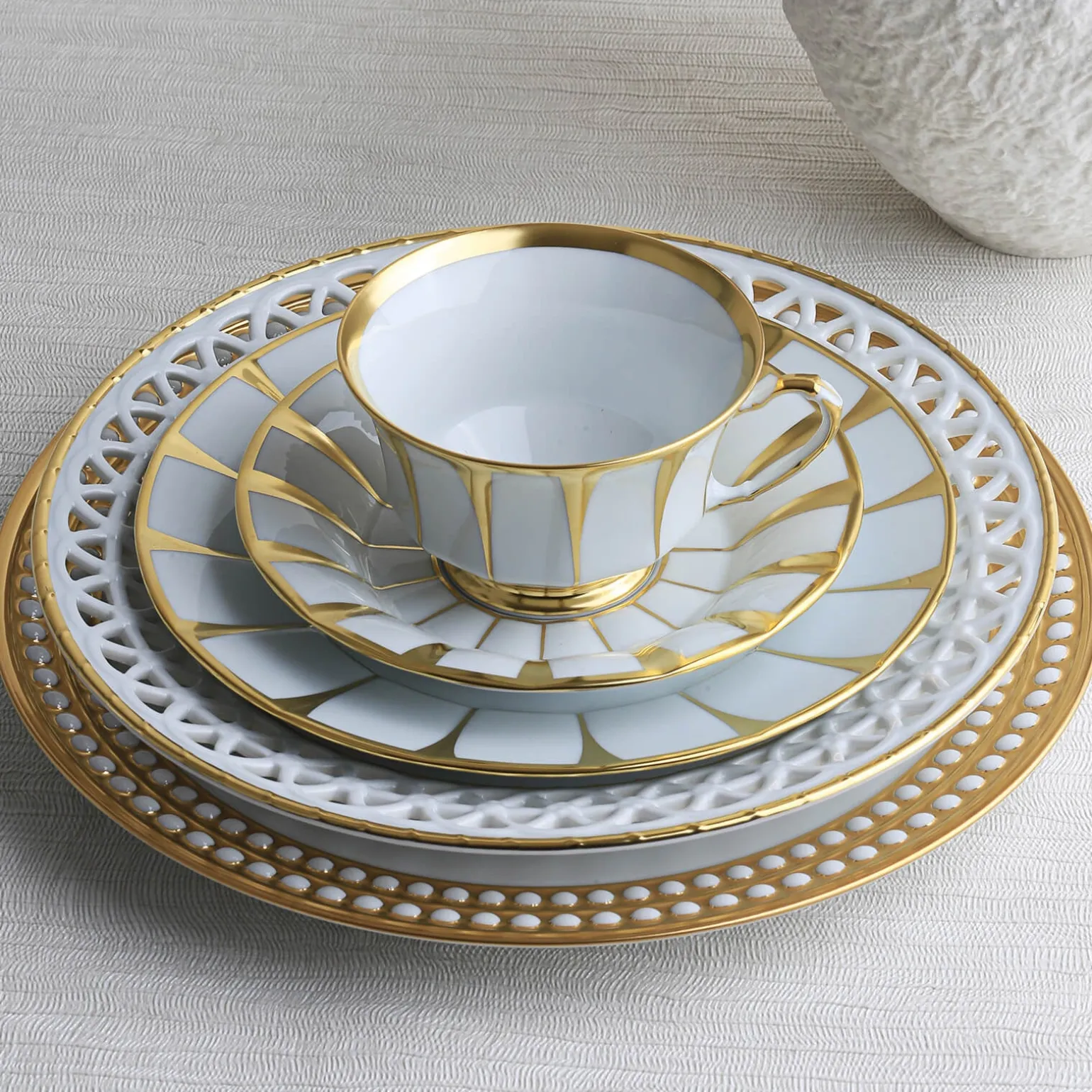 grecque_athena_teacup__sa_1.webp Grecque Athena Teacup & Saucer