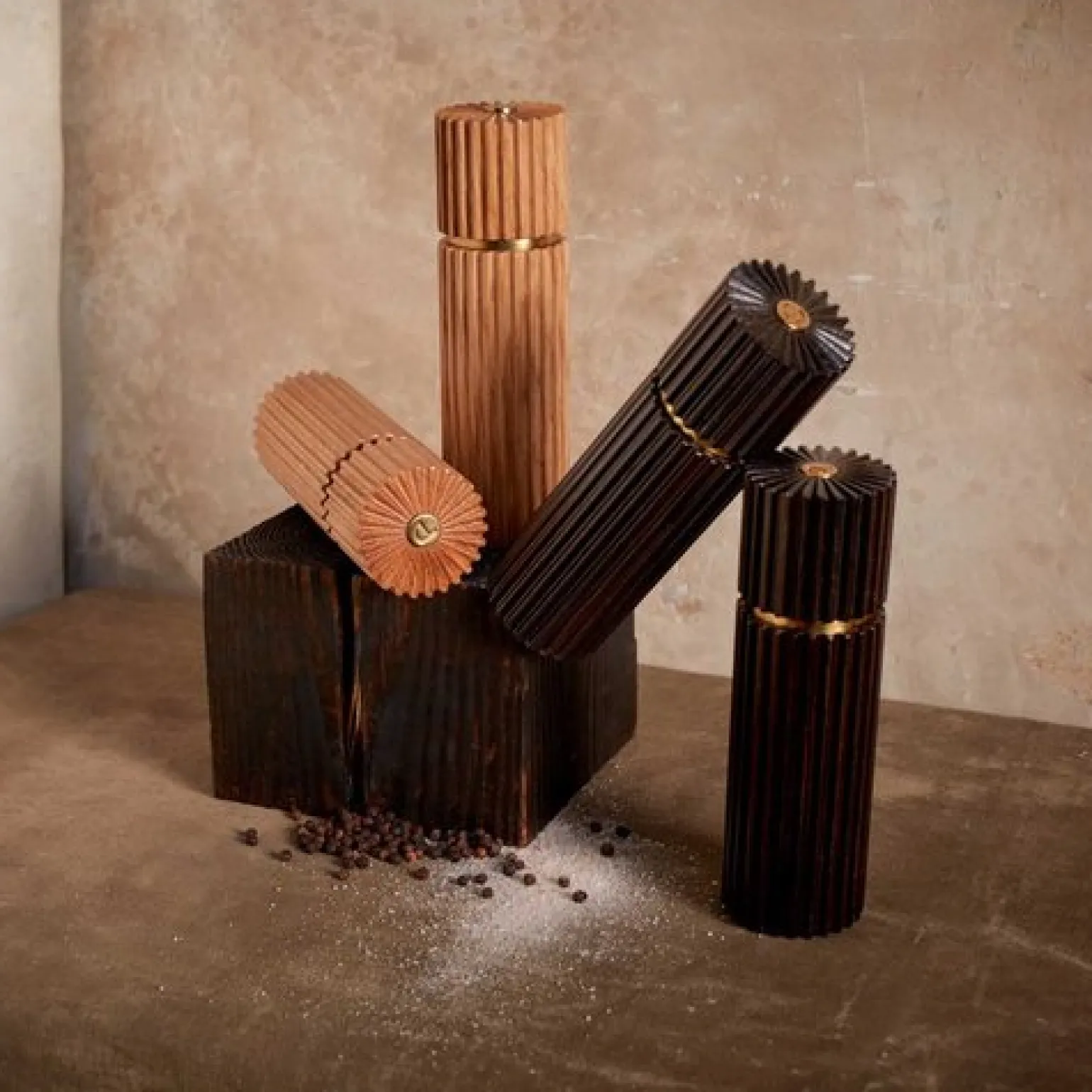 ionic_salt__pepper_set__s_3.webp Ionic Salt & Pepper Set - Smoked Oak