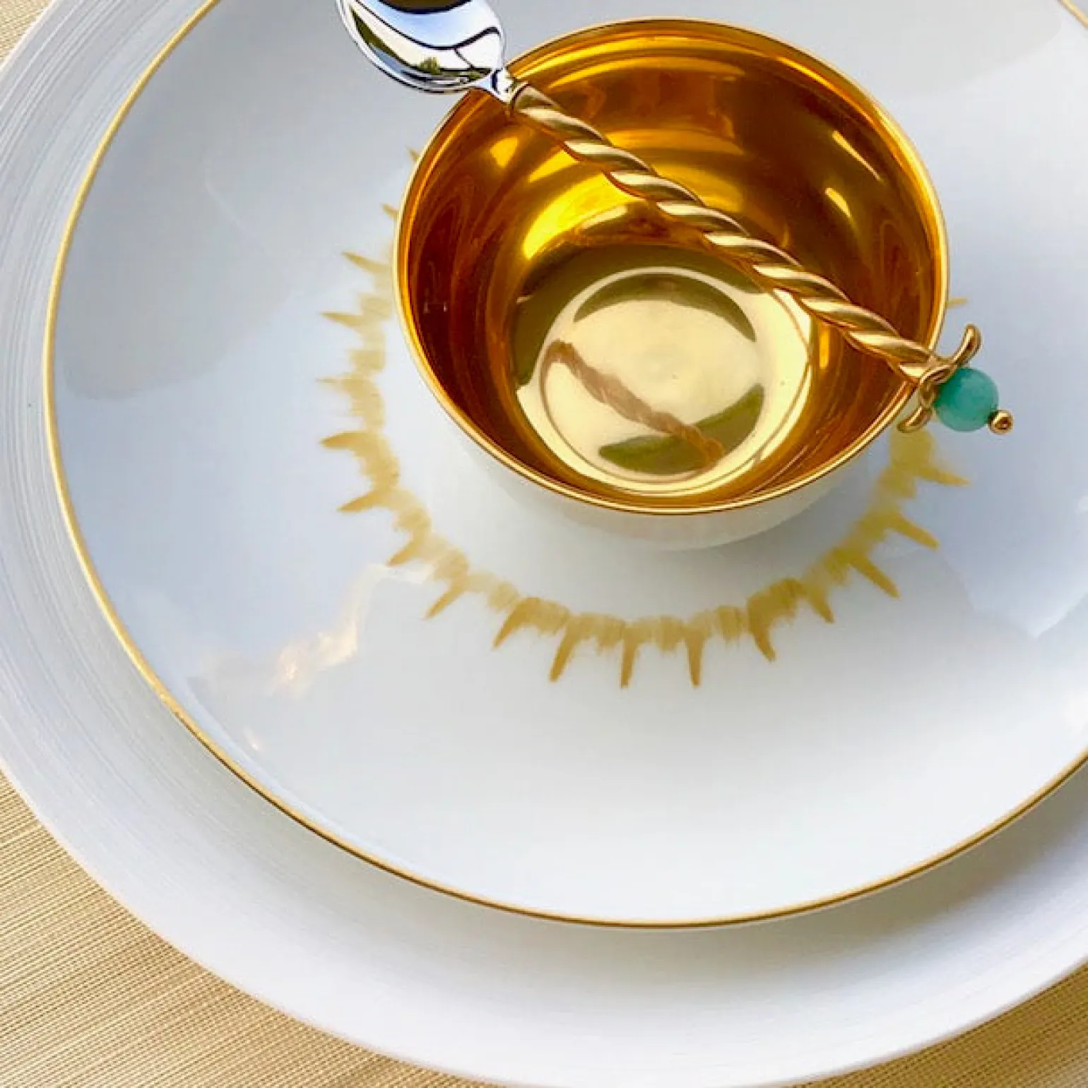 iris_dessert_plate_gold_3.webp Iris Dessert Plate Gold