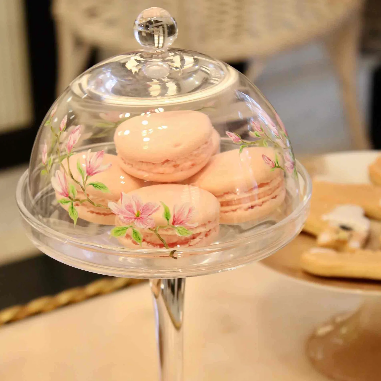 magnolia_cake_stand_2.webp Magnolia Cake Stand