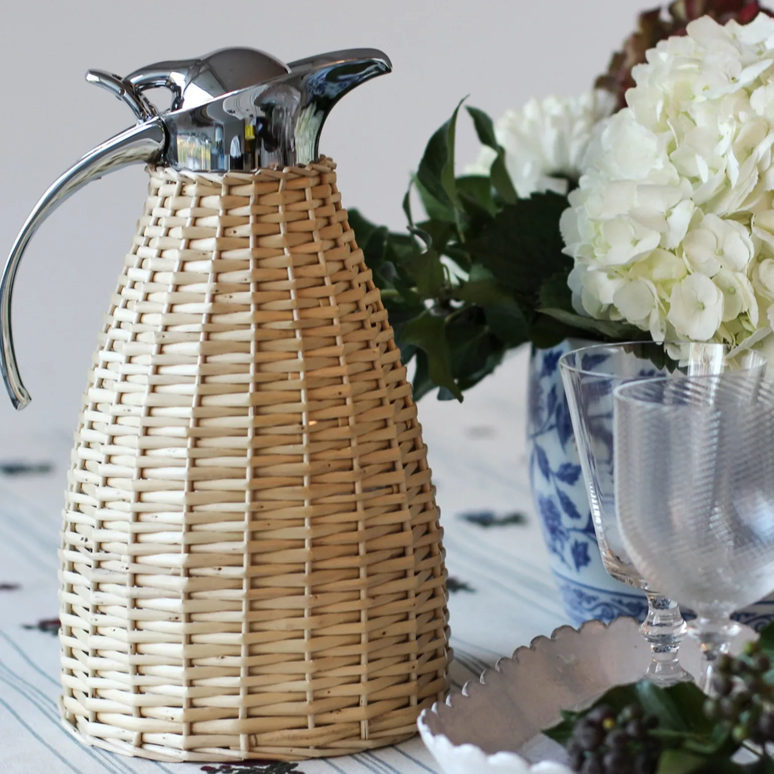 marais_willow_carafe___l_2-1.webp Marais Willow Carafe - 1.5 L