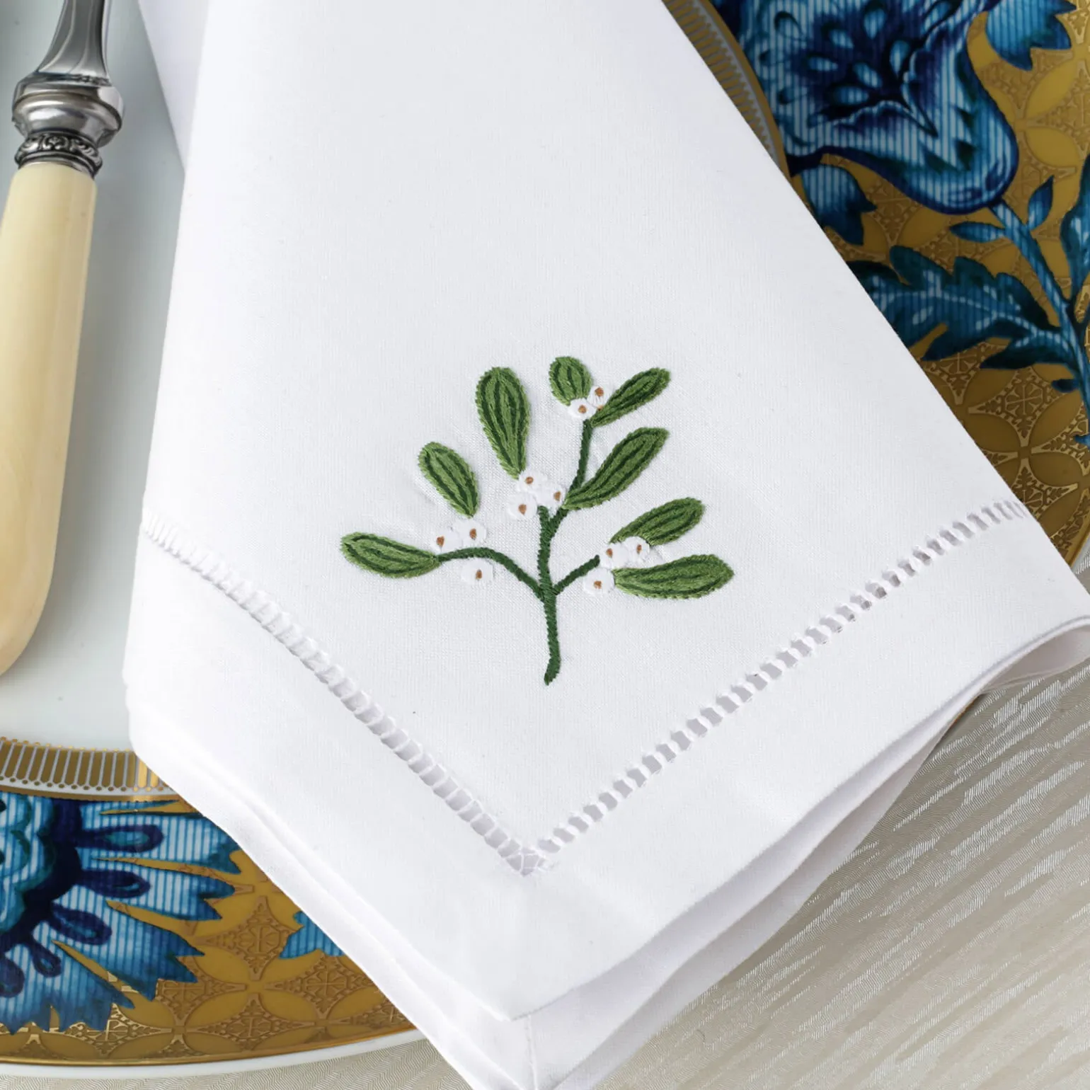 mistletoe_christmas_dinne_1.webp Mistletoe Christmas Dinner Napkin