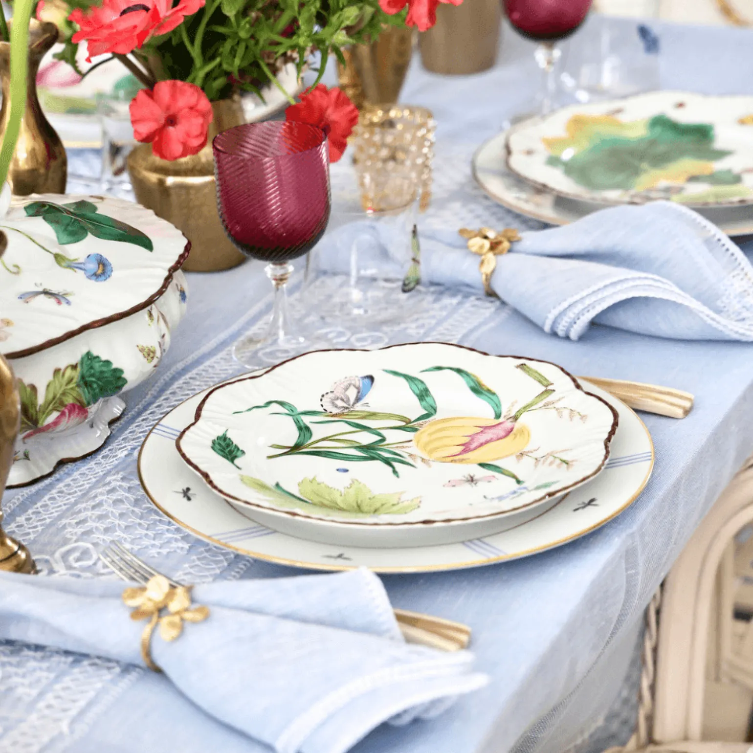 mozzano_embroidered_napki_1-1.webp Mozzano Embroidered Napkin Blue