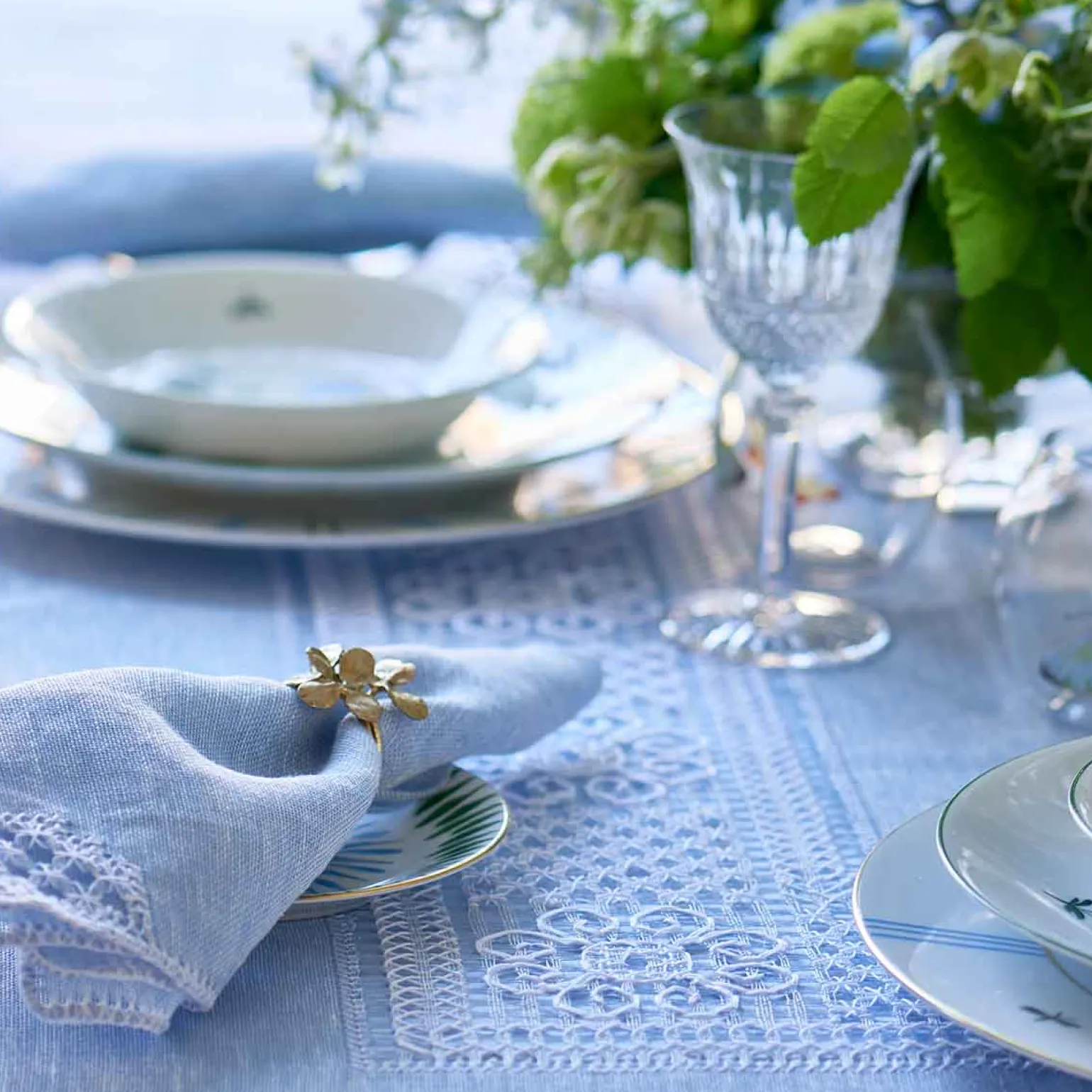 mozzano_tablecloth_with___3-1.webp Mozzano Tablecloth with 12 Napkins Blue