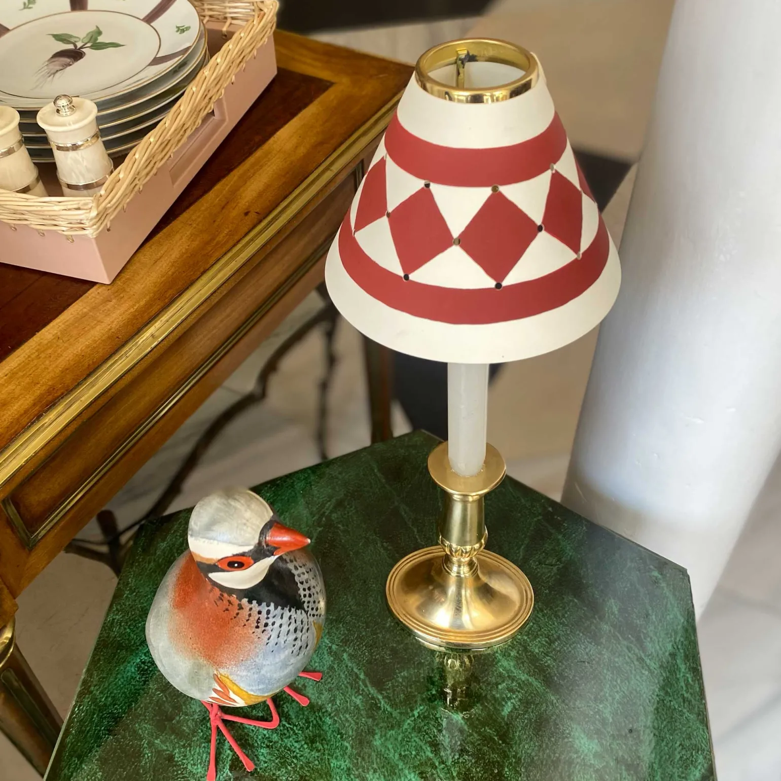 pilatos_handpainted_candl_1.webp Pilatos Hand-Painted Candle Shade Ruby