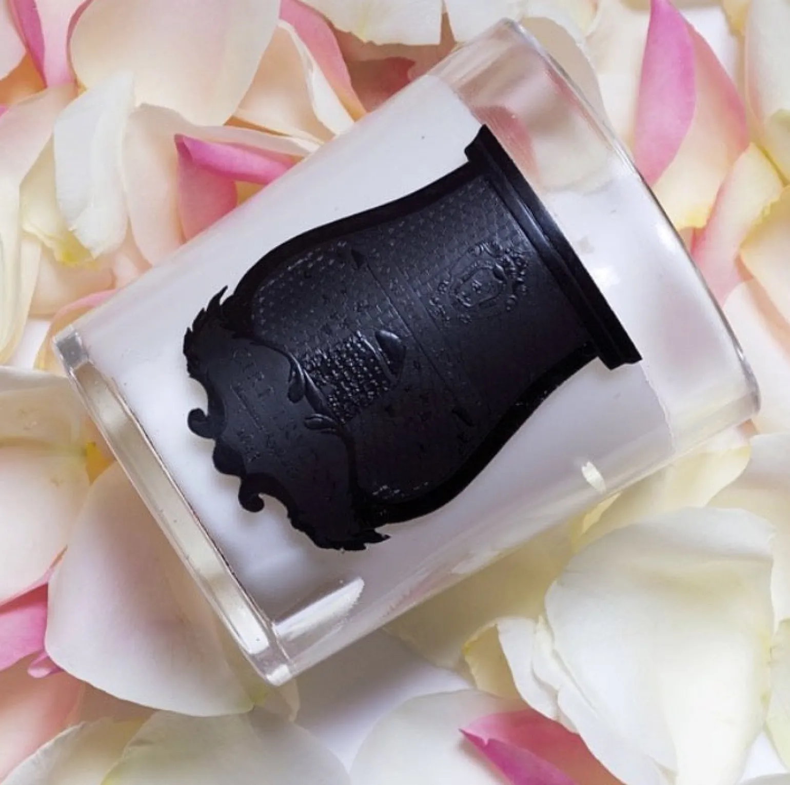 rose_poivre_scented_candl_2.webp Rose Poivrée Scented Candle