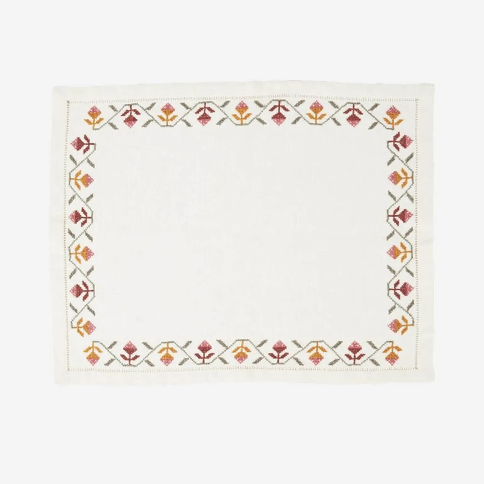 rosebud_handembroidered_l_0.webp Rosebud Hand-embroidered Linen Placemat