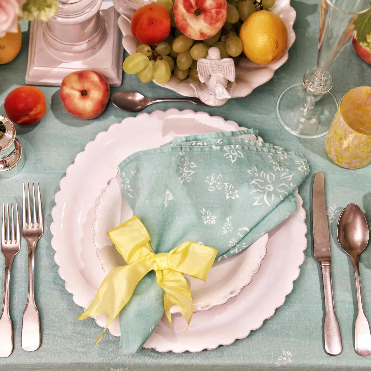 sbee_celadon_tablecloth_2.webp S&Bee Celadon Tablecloth