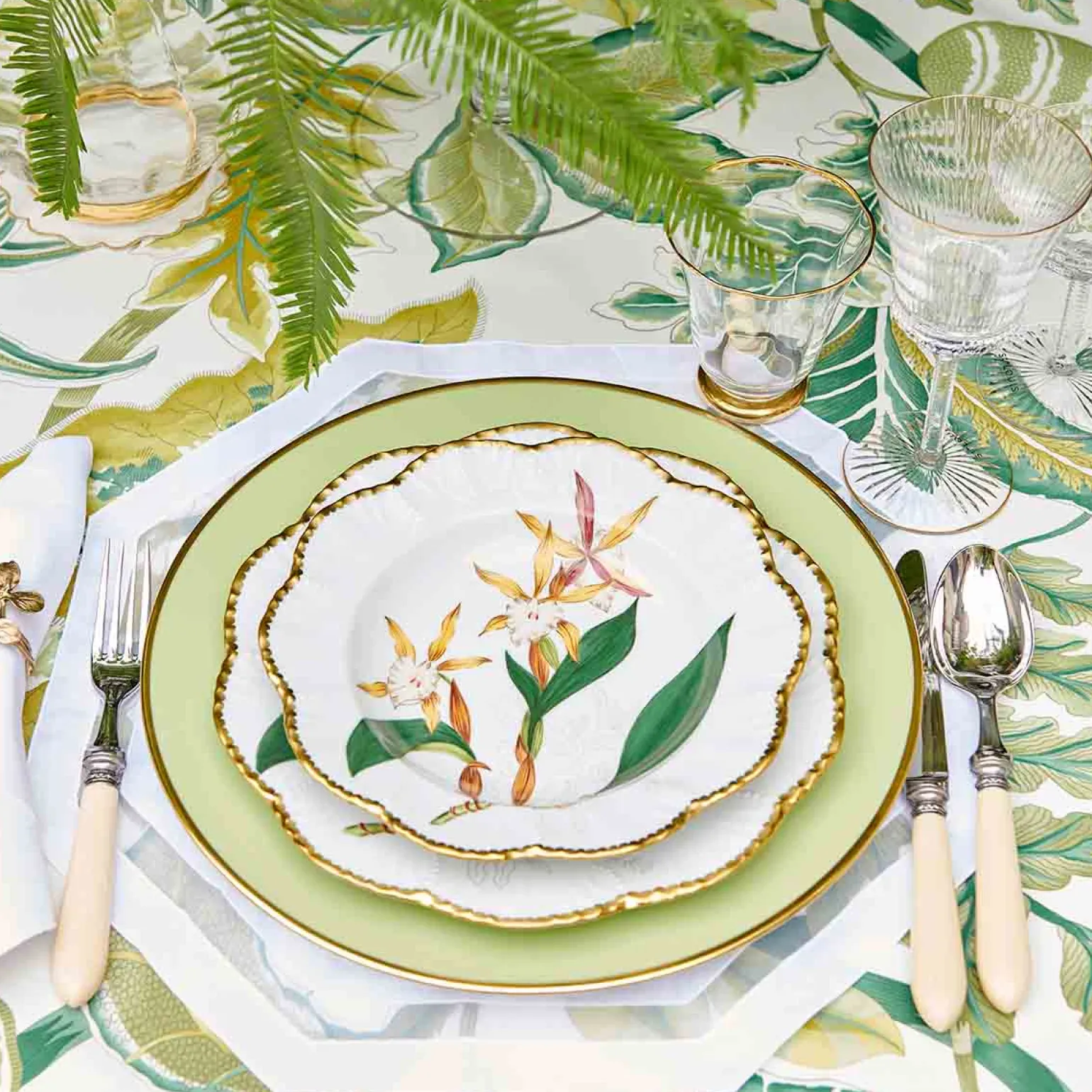 schubert_charger_plate_li_1.webp Schubert Charger Plate Lime