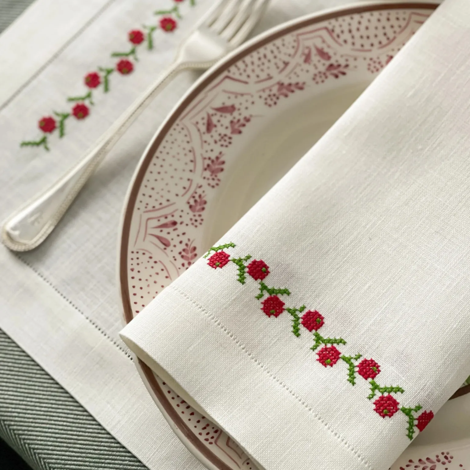 susana_dinner_napkin_1.webp Susana Dinner Napkin