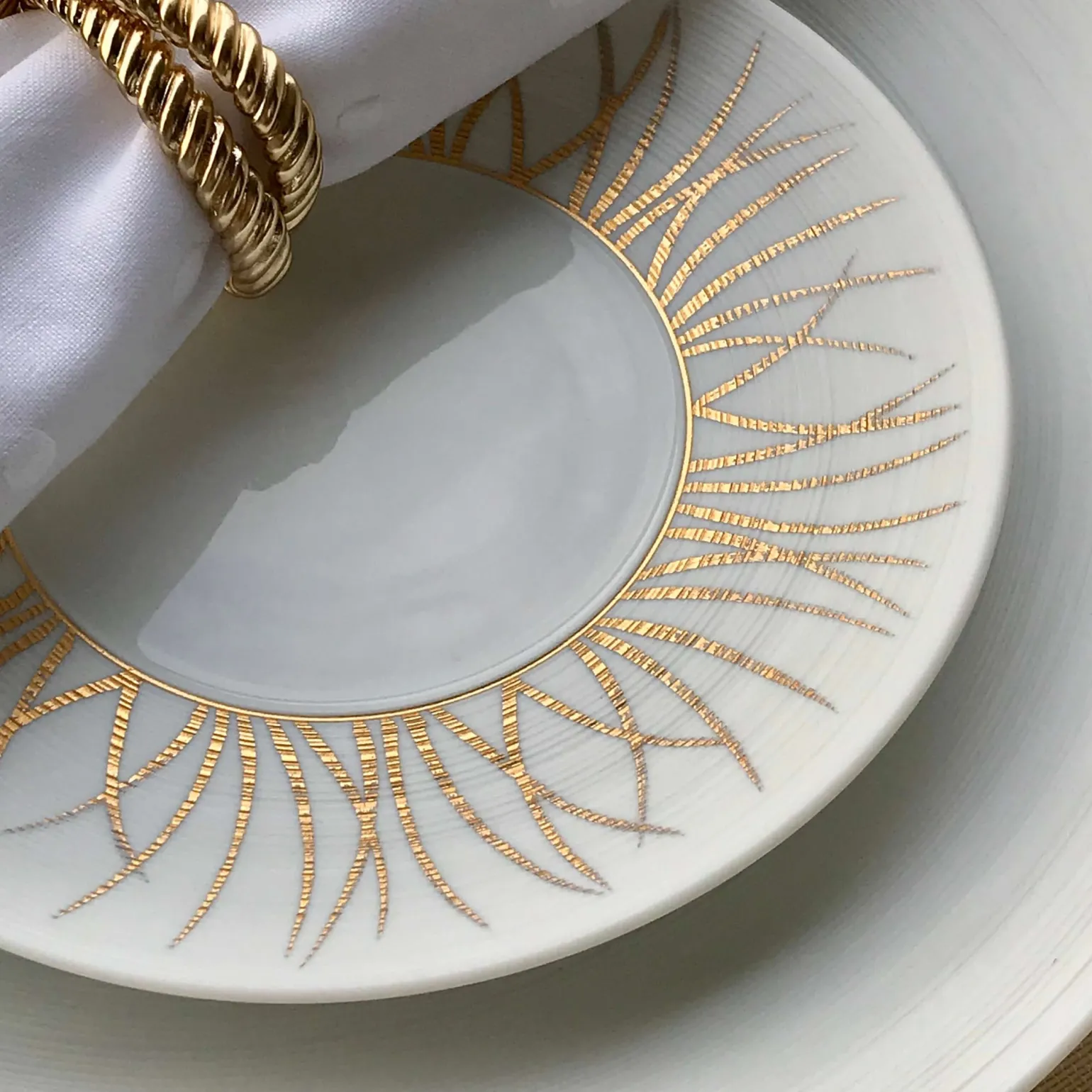 toundra_gold_dessert_plat_1.webp Toundra Gold Dessert Plate