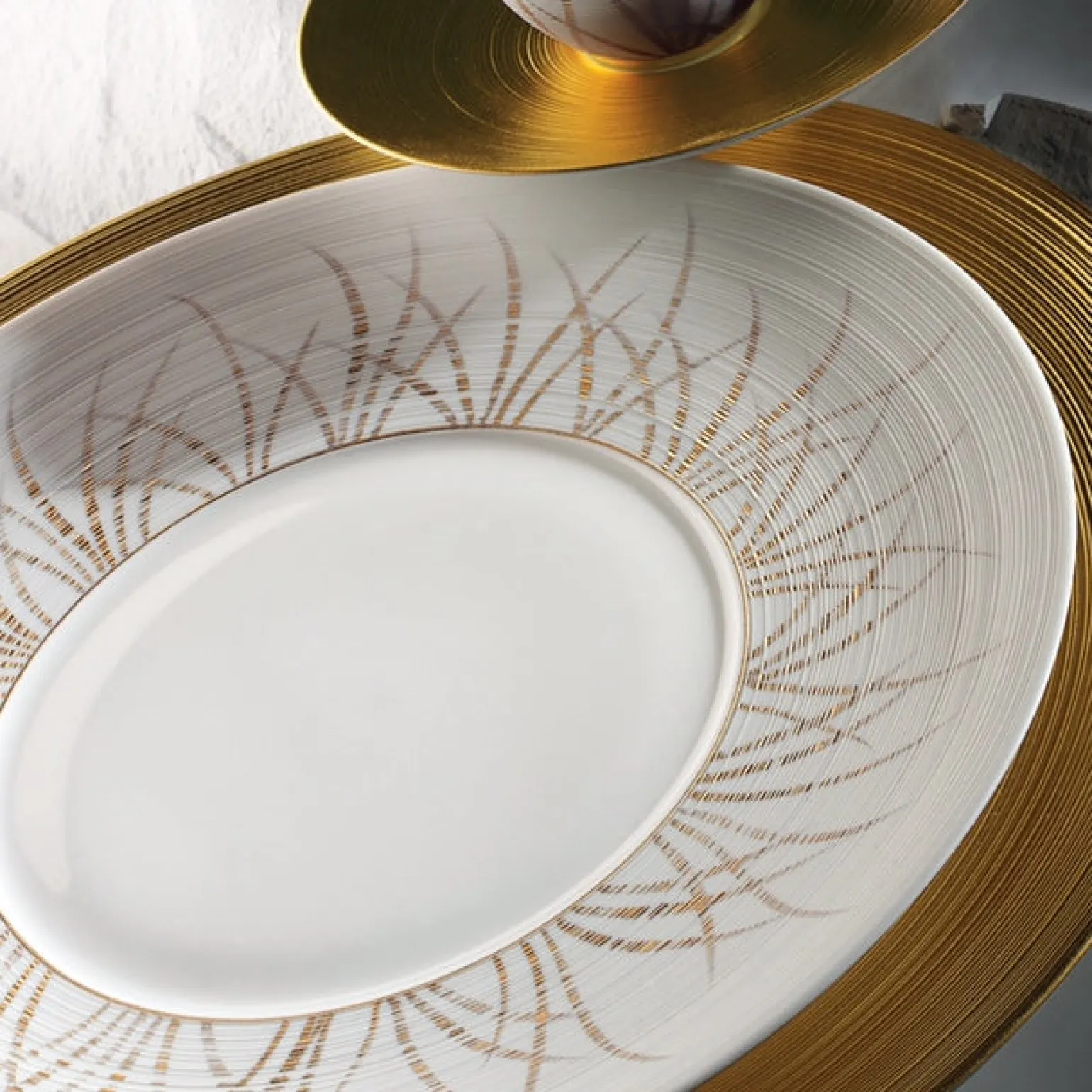 toundra_gold_dessert_plat_3.webp Toundra Gold Dessert Plate